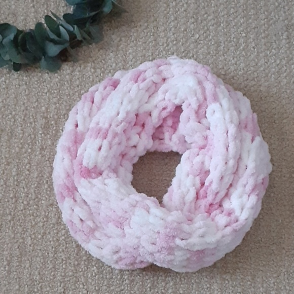 Handmade Infinity Scarf - Picture 1 of 3